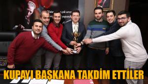 KUPAYI BAŞKAN SUBAŞIOĞLU'NA TAKDİM ETTİLER