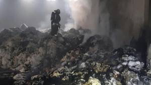 ÜSTÜBÜ FABRİKASINDA KORKUTAN YANGIN