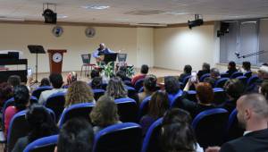 AKADEMİSYENLERDEN MÜZİK DİNLETİSİ