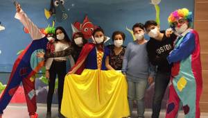 ÇOCUKLARIN YÜZLERİNİ GÜLDÜRDÜLER