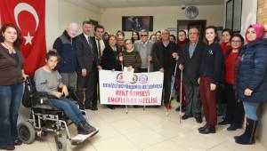 GÖRME ENGELLİLERE DİKKAT ÇEKTİLER