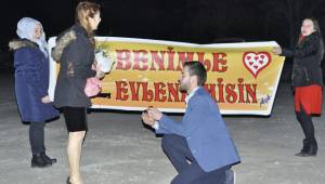 HAVAİ FİŞEKLİ DÖVİZLİ EVLENME TEKLİFİ