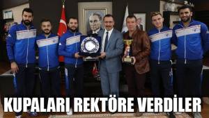 KUPALARI REKTÖRE VERDİLER