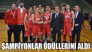 ŞAMPİYONLAR ÖDÜLLERİNİ ALDI