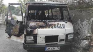 Güzelköy’de minibüs kundaklandı