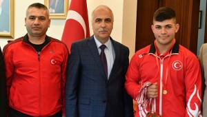 VALİ KARAHAN ŞAMPİYON HALTERCİYİ KABUL ETTİ