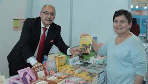 DENİZLİLİ YAZARLARA YOĞUN İLGİ