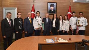 GENÇ AŞÇILAR ÖDÜLLENDİRİLDİ