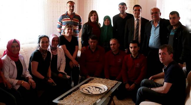 GENÇ ÇİFTİN DÜĞÜN HEDİYESİ SEVGİ ELİ'NDEN
