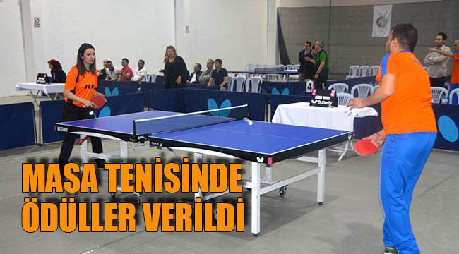 MASA TENİSİNDE ÖDÜLLER VERİLDİ