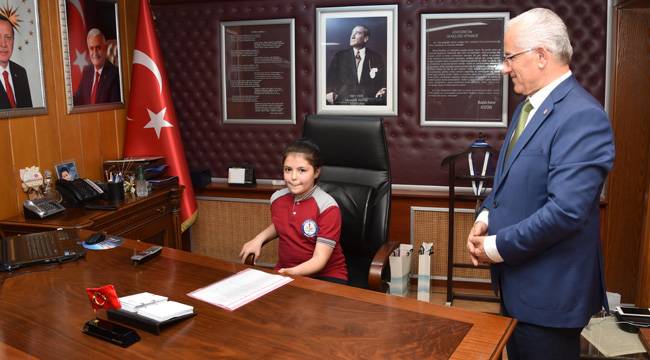 OĞUZ’UN KOLTUĞUNA AYŞENAZ OTURDU