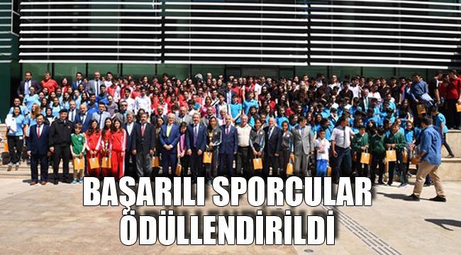 BAŞARILI SPORCULAR ÖDÜLLENDİRİLDİ