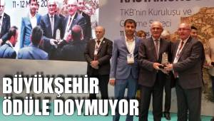 BÜYÜKŞEHİR ÖDÜLE DOYMUYOR