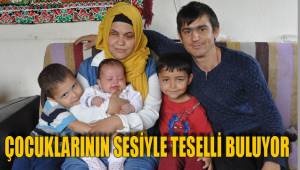 ÇOCUKLARININ SESİYLE TESELLİ BULUYOR