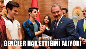 GENÇLER HAK ETTİĞİNİ ALIYOR!