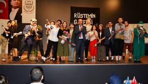 KOMŞU KÖYÜN DELİSİ'NE YOĞUN İLGİ