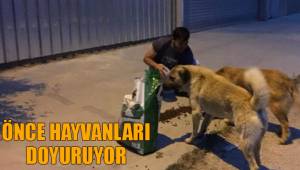 ÖNCE HAYVANLARI DOYURUYOR
