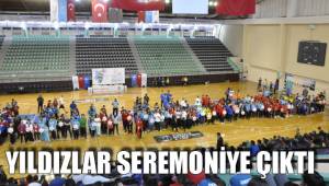 YILDIZLAR SEREMONİYE ÇIKTI