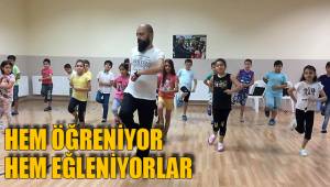 HEM ÖĞRENİYOR HEM EĞLENİYORLAR
