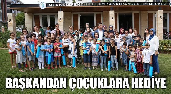BAŞKANDAN ÇOCUKLARA HEDİYE