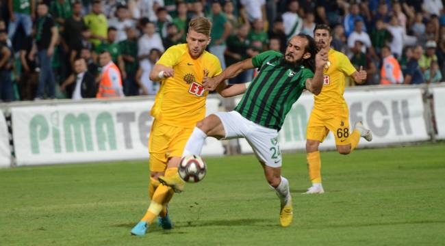 DENİZLİSPOR KENDİ SAHASINDA COŞTU