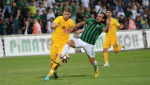 DENİZLİSPOR KENDİ SAHASINDA COŞTU