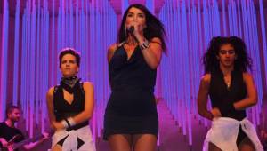 HANDE YENER COŞTURDU
