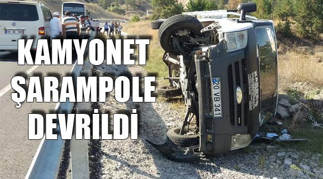 KAMYONET ŞARAMPOLE DEVRİLDİ