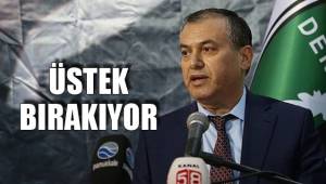 ÜSTEK BIRAKIYOR