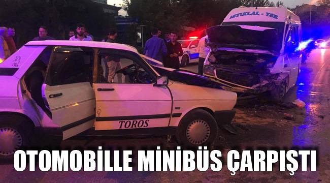 Otomobille minibüs çarpıştı