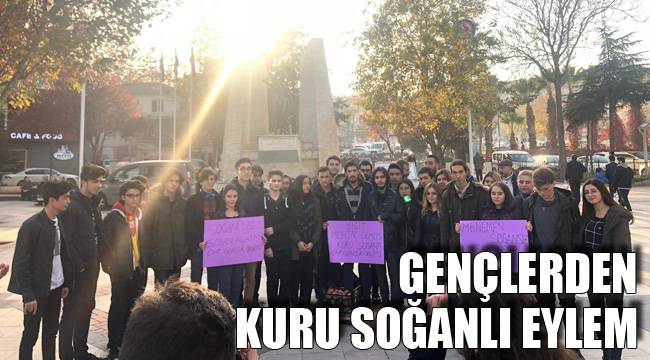 Gençler kuru soğan dağıttı