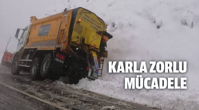 Çameli’de kar küreme aracı şarampole kaydı