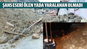 DUVAR ELEKTRİK DİREĞİNİ DEVİRDİ
