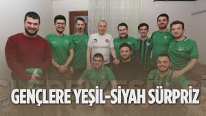 GENÇLERE YEŞİL-SİYAH SÜRPRİZ