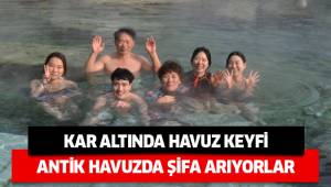 Pamukkale’de kar altında antik havuz keyfi.