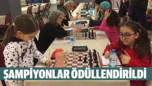 SATRANÇTA KADINLAR HAMLE YAPTI