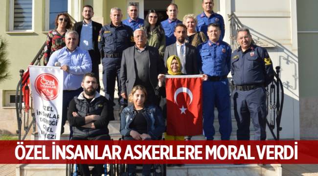 ÖZEL İNSANLAR ASKERLERE MORAL VERDİ