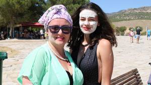 Pamukkale bayram tatilinde ziyaretçi akınına uğradı
