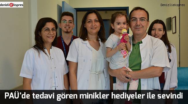 PAÜ’de tedavi gören minikler hediyeler ile sevindi