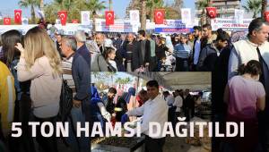 Denizli'de 5 ton hamsi dağıtıldı