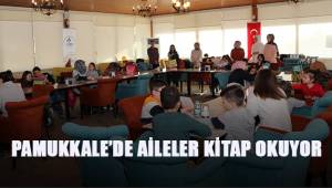 Pamukkale'de aileler jitap okuyor