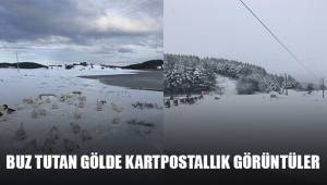 Buz tutan gölde kartpostallık görüntüler oluştu