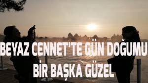 Milyonlarca turist, Pamukkale Travertenlerine gün doğumunu izlemek için geliyor