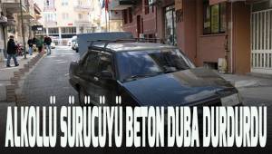 Park halindeki araca çarpıp polisleri peşine takan sürücüyü son çarptığı beton duba durdurabildi