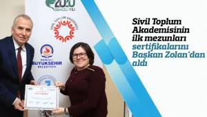 Sivil Toplum Akademisinin ilk mezunları sertifikalarını Başkan Zolan'dan aldı