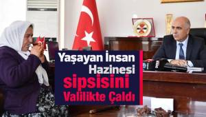Yaşayan İnsan Hazinesi sipsisini valinin makamında çaldı
