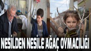 Babasından öğrendiği ağaç oymacılığını şimdi torununa öğretiyor