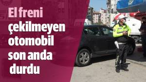 El freni çekilmeyen otomobil son anda durdu, faciadan dönüldü