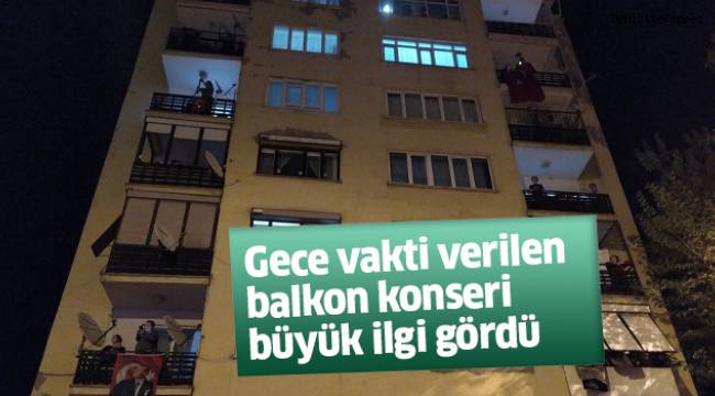 Gece vakti verilen balkon konseri büyük ilgi gördü