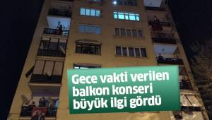 Gece vakti verilen balkon konseri büyük ilgi gördü